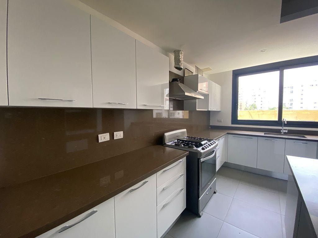 Apartamento en alquiler en Piantini de 3 habitaciones con mas de 400 metros, foto 1 de 14