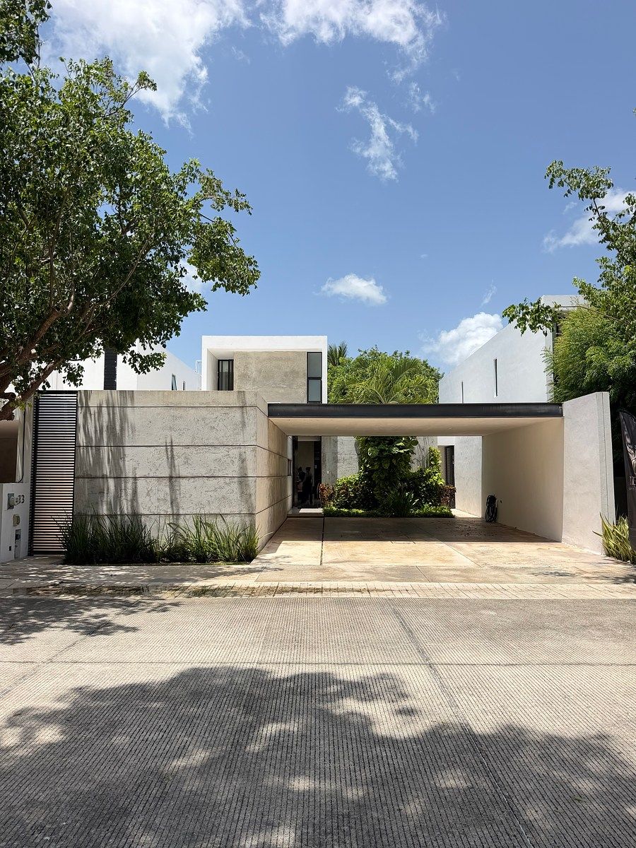 CASA DENTRO DE UM CONDOMÍNIO EM CHOLUL, foto 1 de 33