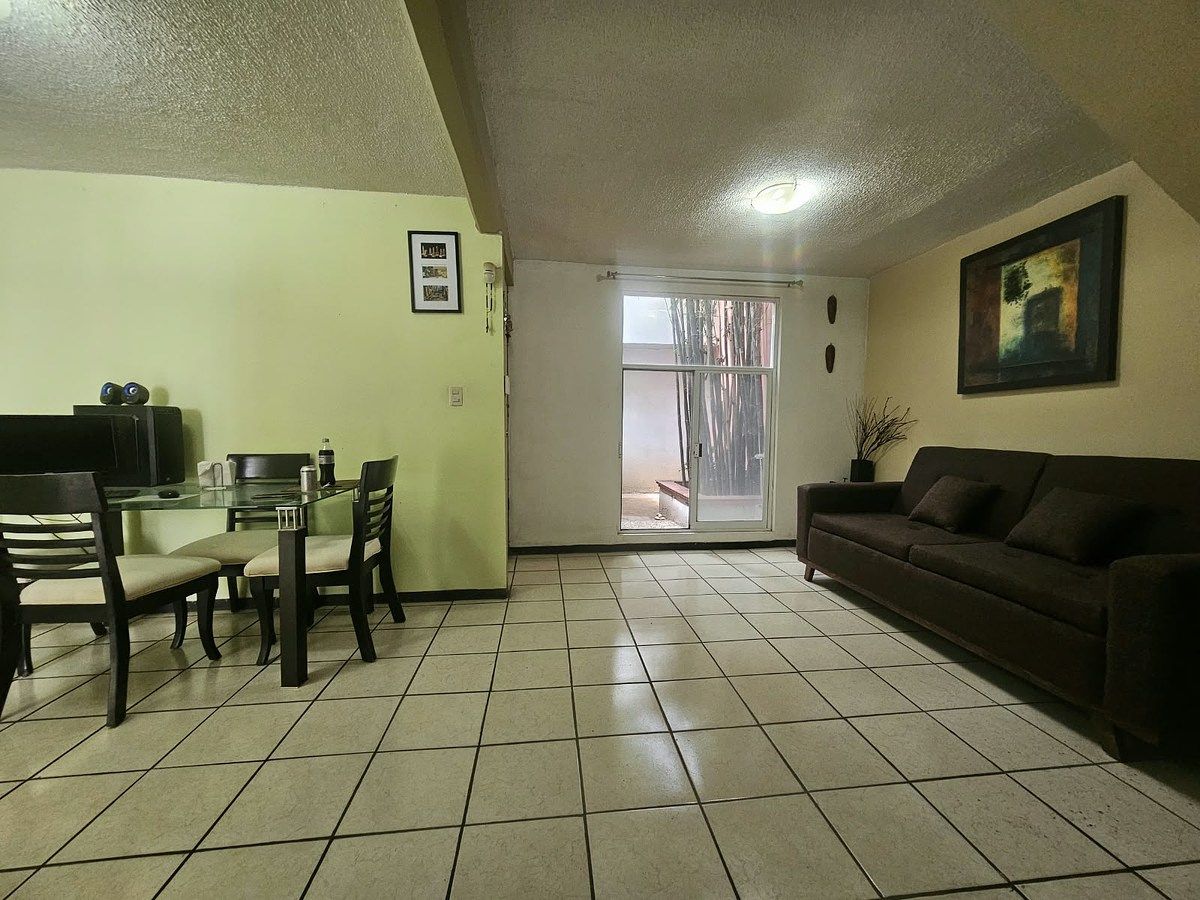 Casa con Local Comercial Blvd. Cima