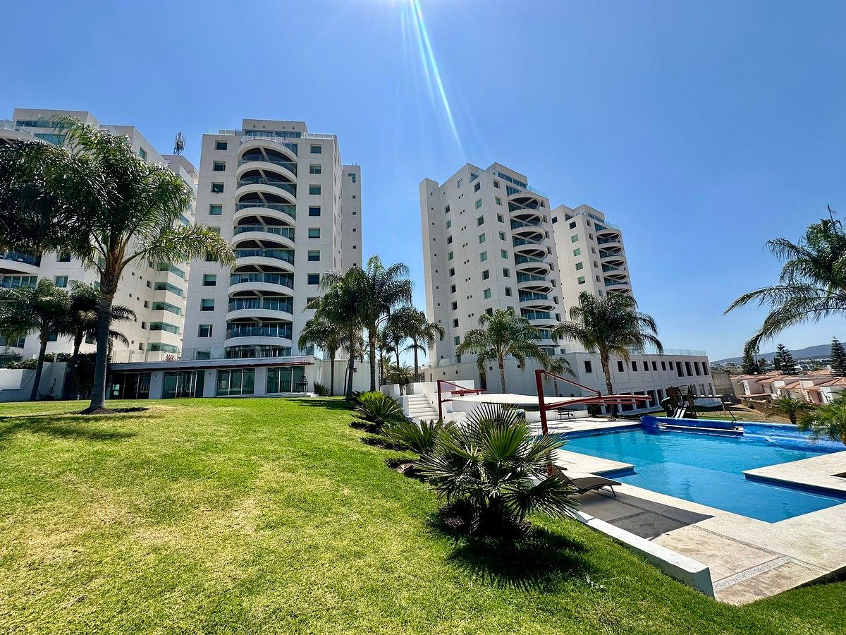 APARTAMENTO ESPAÇOSO À VENDA COM VISTA PARA O LAGO, JURIQUILLA, foto 1 de 22