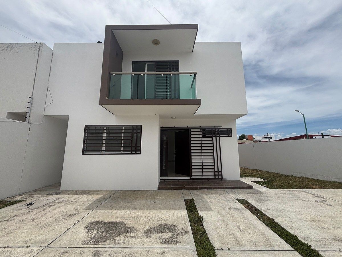 Casa amplia minimalista, foto 1 de 22