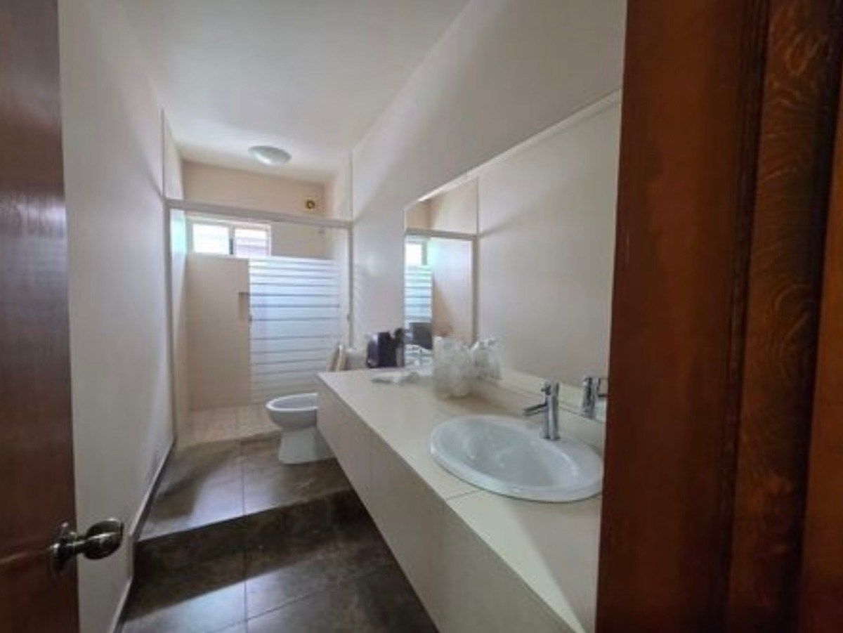 BAÑO COMPLETO DE OFICINA PRINCIPAL, foto 8 de 15