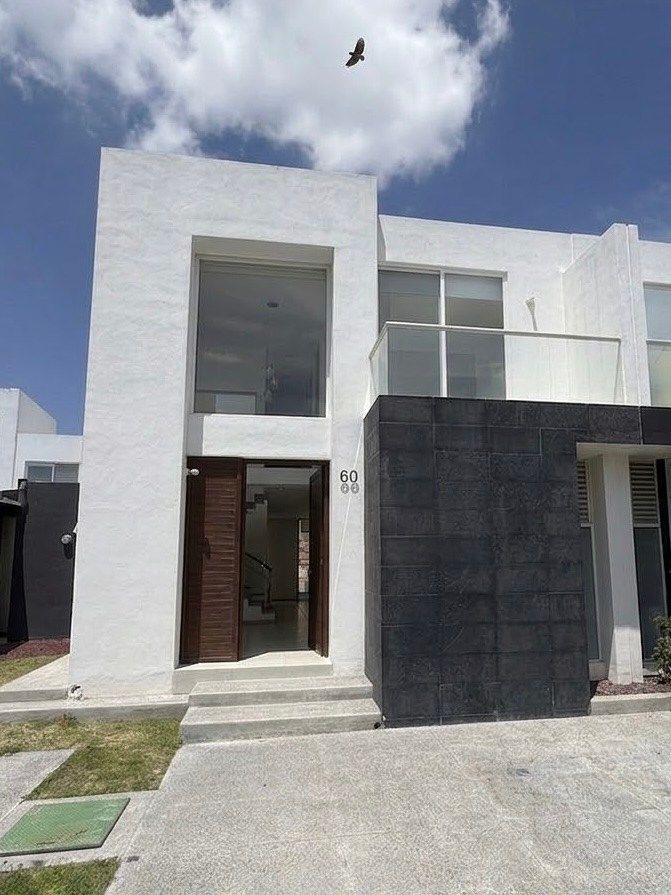 Fachada y estacionamiento para 2 autos., foto 1 de 16
