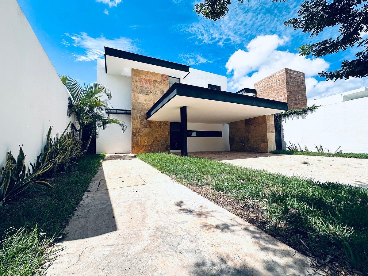 House for sale in private North Mérida, photo 1 of 16