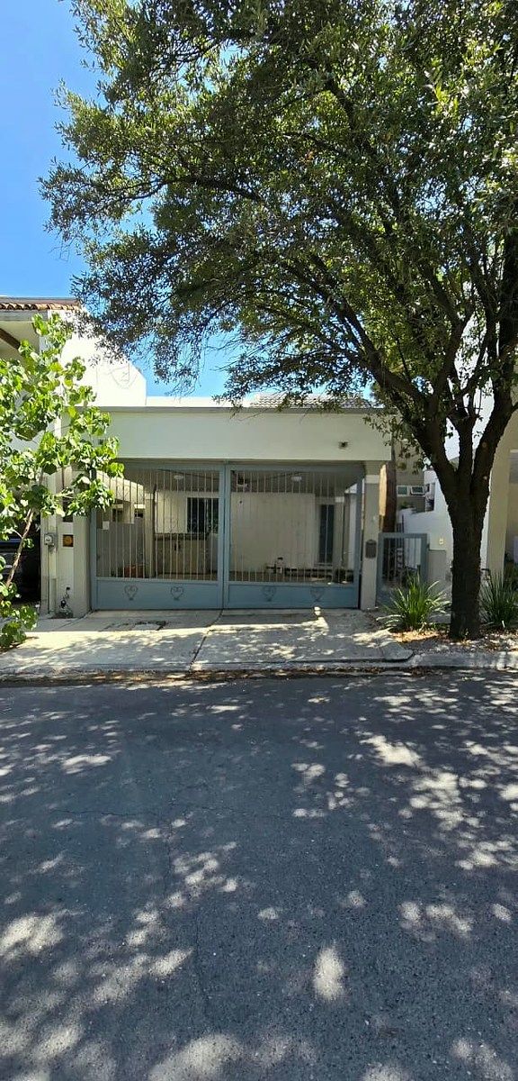 Casa em Bosques de las Cumbres, Monterrey, foto 2 de 12