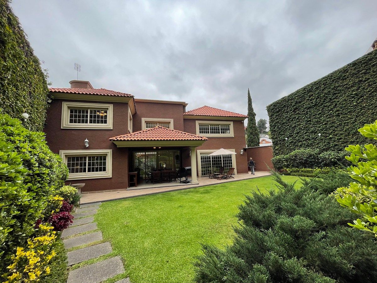 Casa Ferradura à Venda em Condomínio Fechado com Segurança R$45.000.000,00., foto 1 de 23