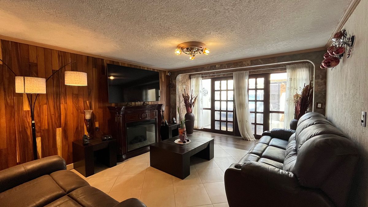 Casa amplia en venta en Villa de las Flores, Coacalco 1a. Sección., foto 1 de 28