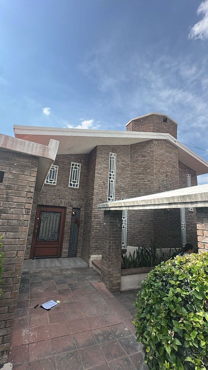Unfurnished house with spacious areas in Doctores, photo 1 of 15