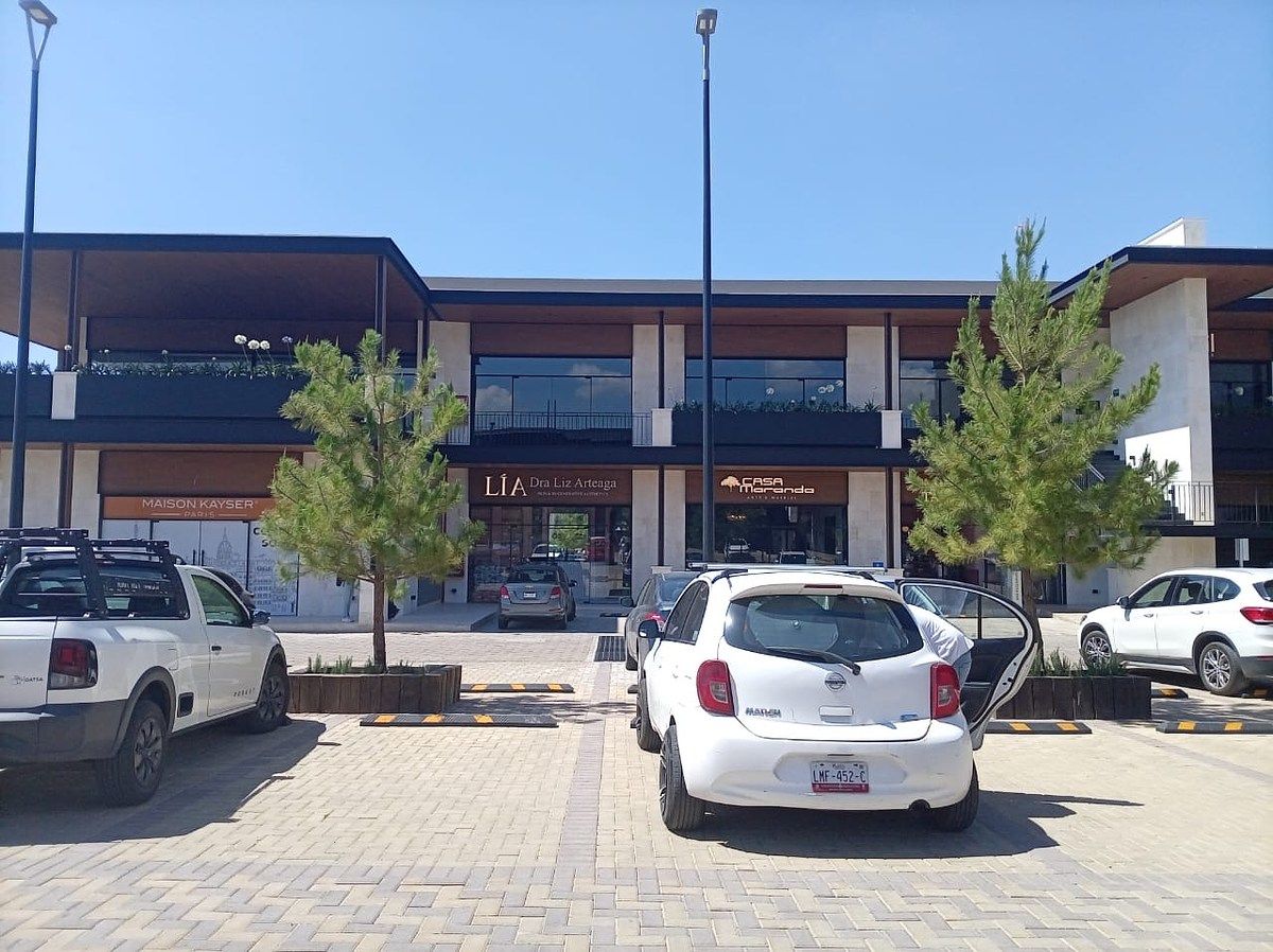Local en centro comercial en Lomas del Campanario Norte, Querétaro, foto 13 de 15