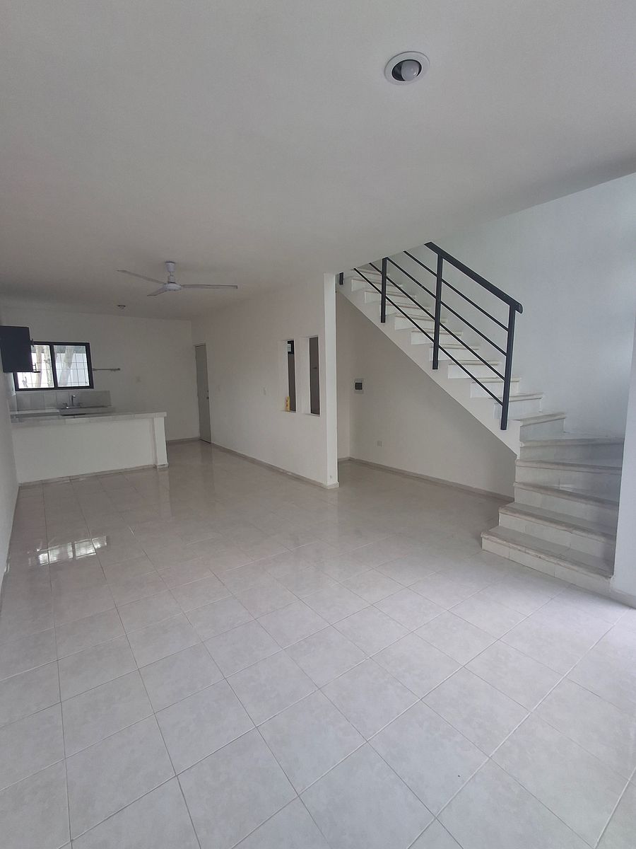 House in Caucel, Mérida, photo 2 of 14