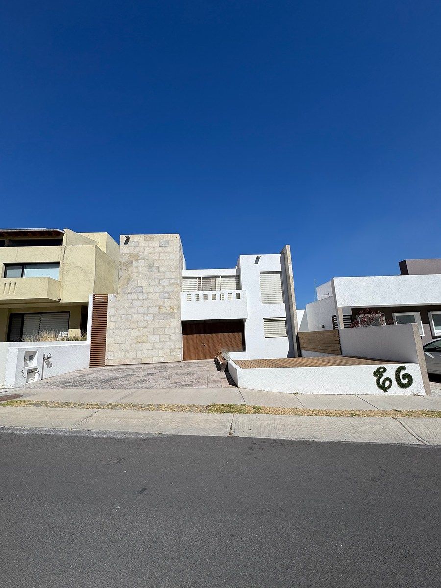 Fachada, foto 1 de 45