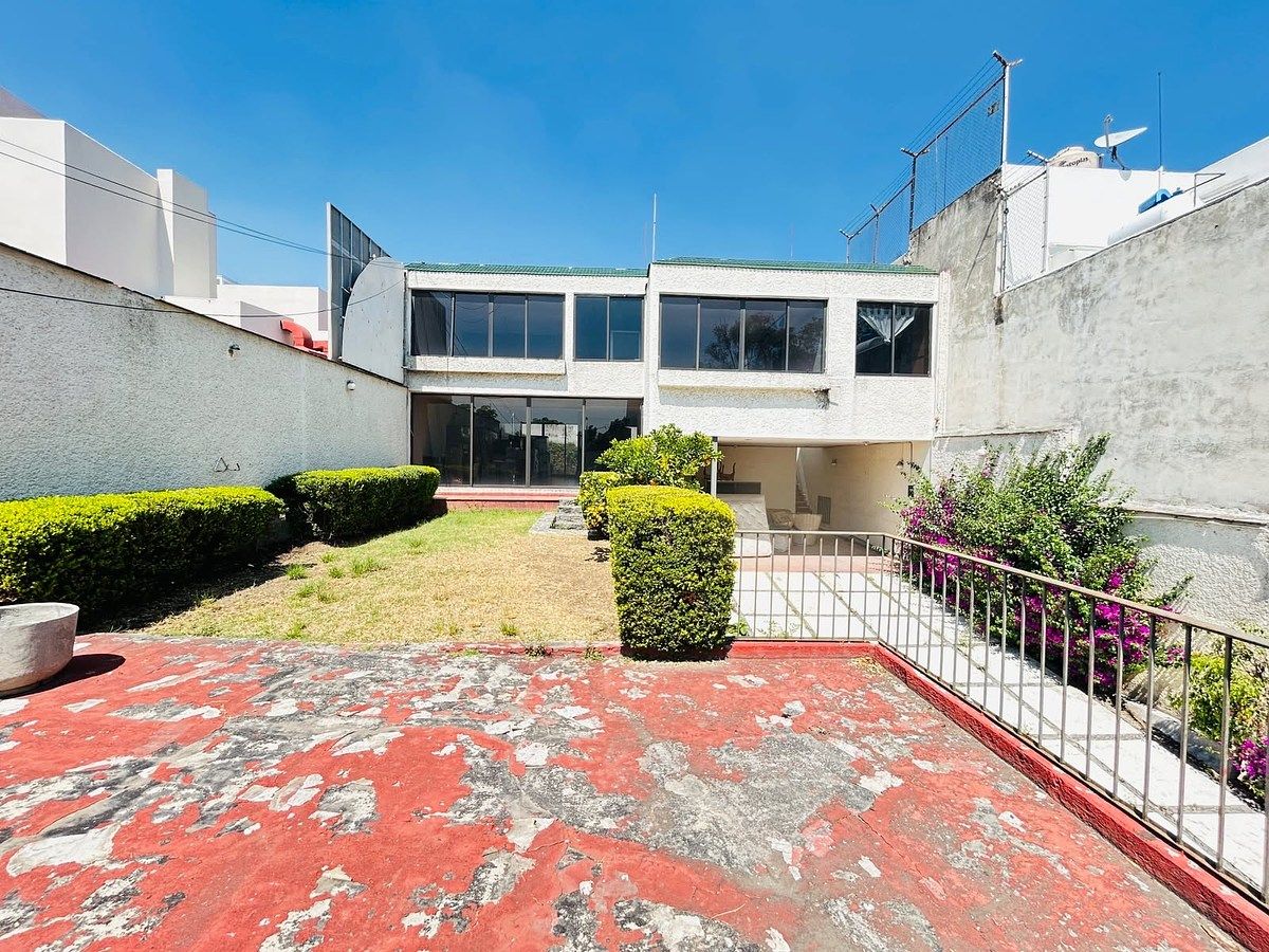 CASA À VENDA EM TECAMACHALCO – PARA REMODELAR  R$12.800.000 MXN -365 m², foto 1 de 37