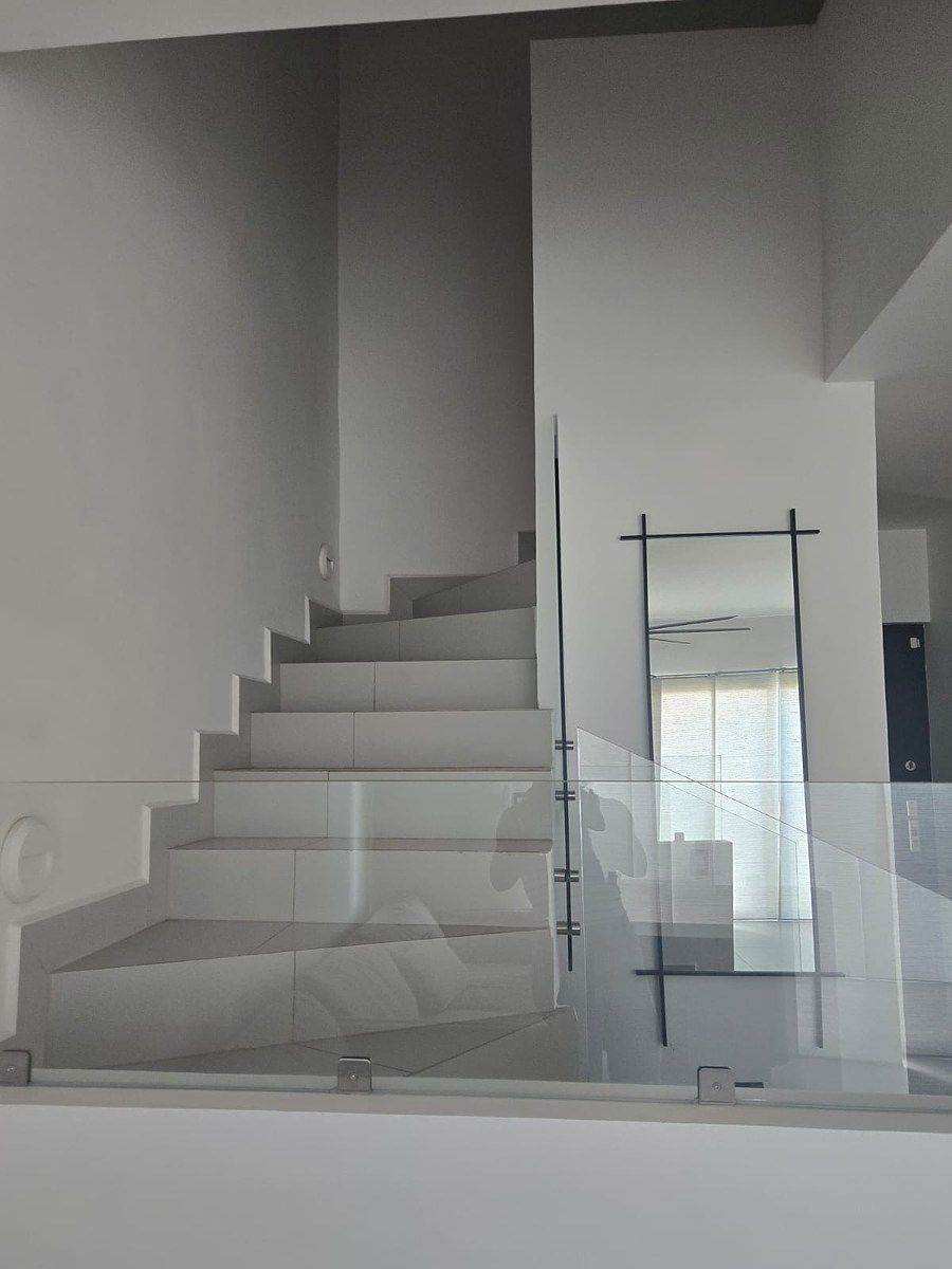 Escaleras segunda planta, foto 10 de 12