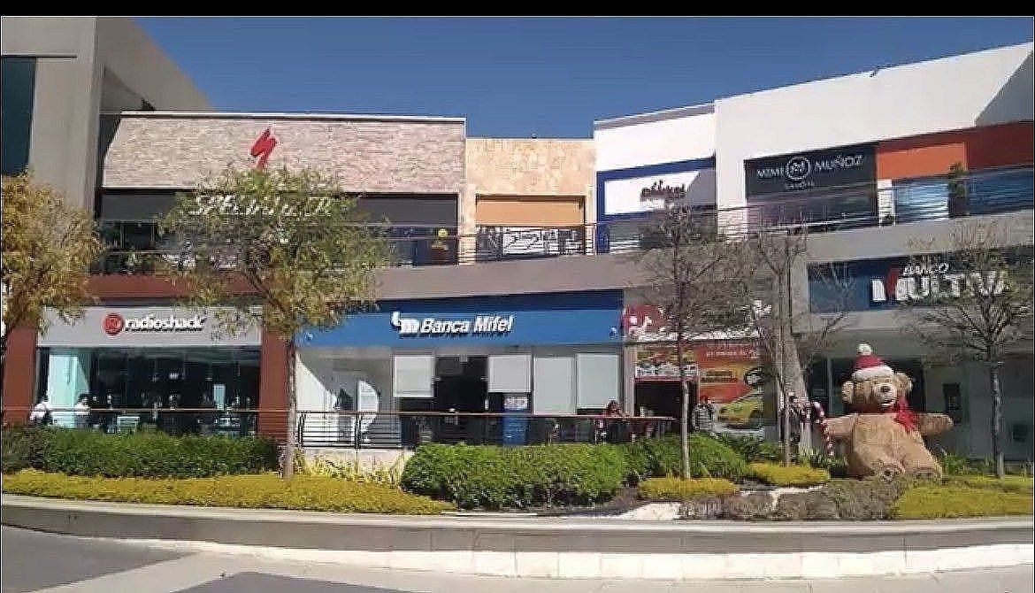 Local en centro comercial en El Pueblito, Corregidora, foto 11 de 17