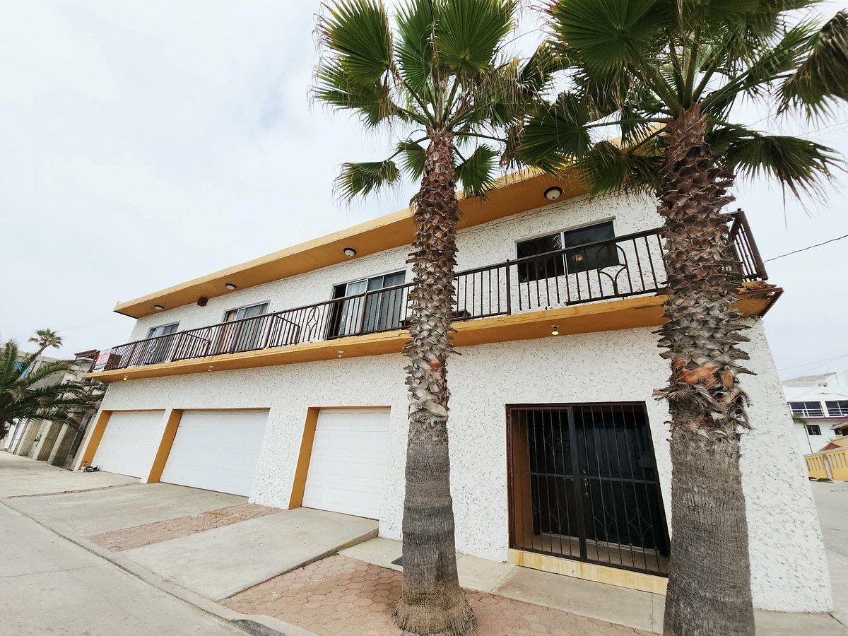 Esquina con 3 Casas Playas de Tijuana