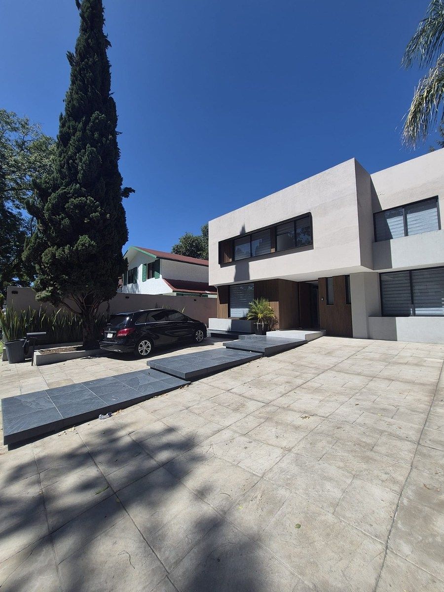 House for rent in Chiluca Esmeralda Zone, photo 1 of 20