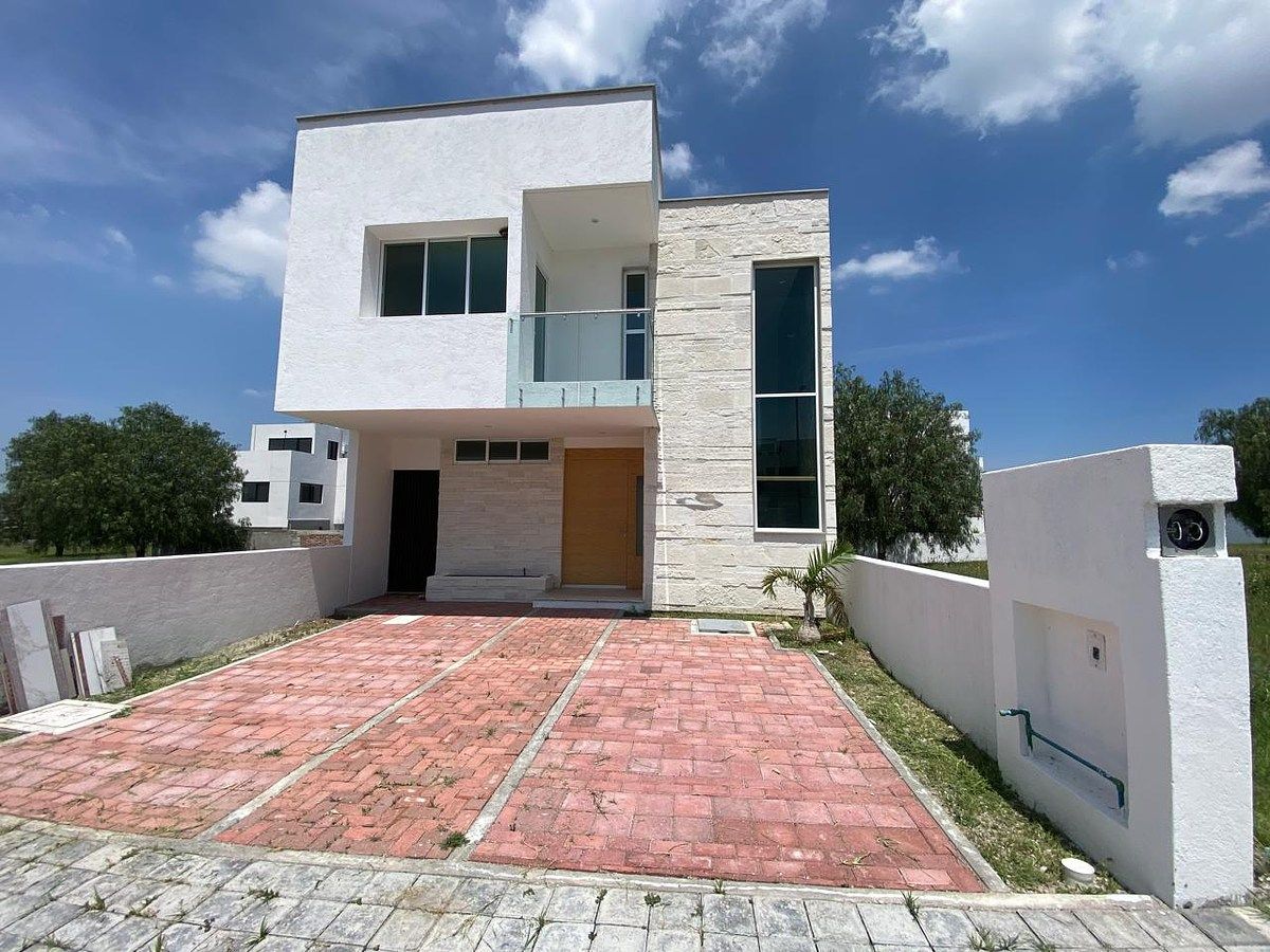 House in Gated Community in Preserve Sur, Corregidora, photo 3 of 35