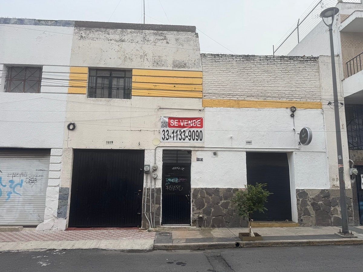 House for Sale in downtown Guadalajara with 2 commercial premises, photo 1 of 19