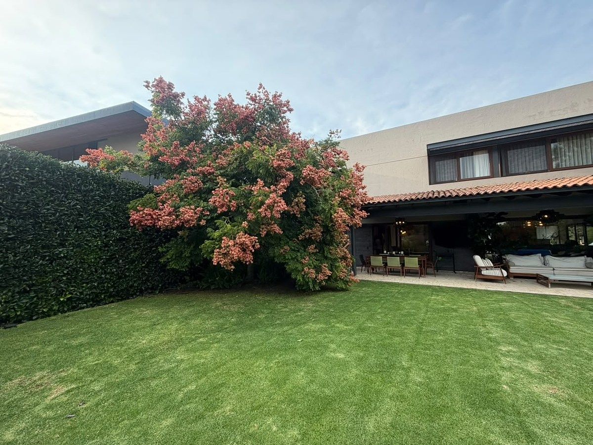 HERMOSA CASA EN VENTA EN EL CAMPANARIO, foto 1 de 28