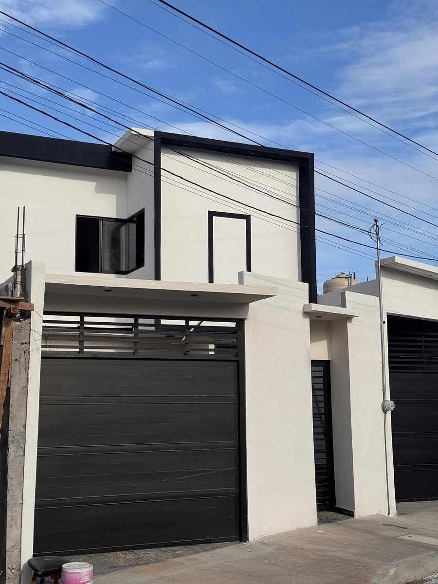 Casa à Venda na Col. Primeiro de Maio Sul, Boca do Rio., foto 1 de 17