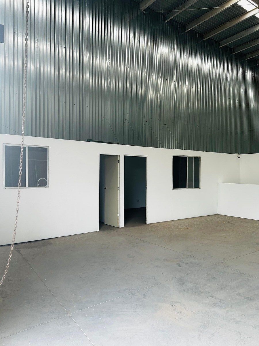 Bodega comercial en Cumbres de Conín, El Marqués, foto 2 de 11