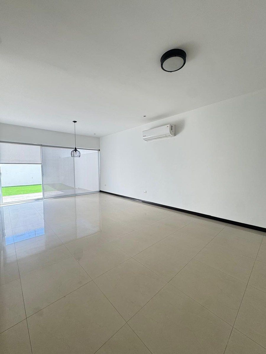 Casa em La Rioja Privada Residencial, Monterrey, foto 3 de 19