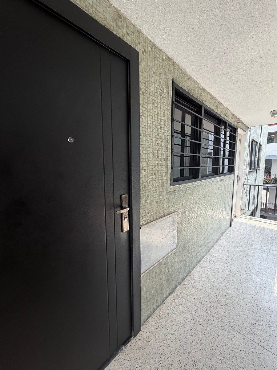 À VENDA-ALUGUEL / 2 QUARTOS, 1 BANHEIRO, 1 ESTACIONAMENTO / REFORMADO, foto 1 de 12