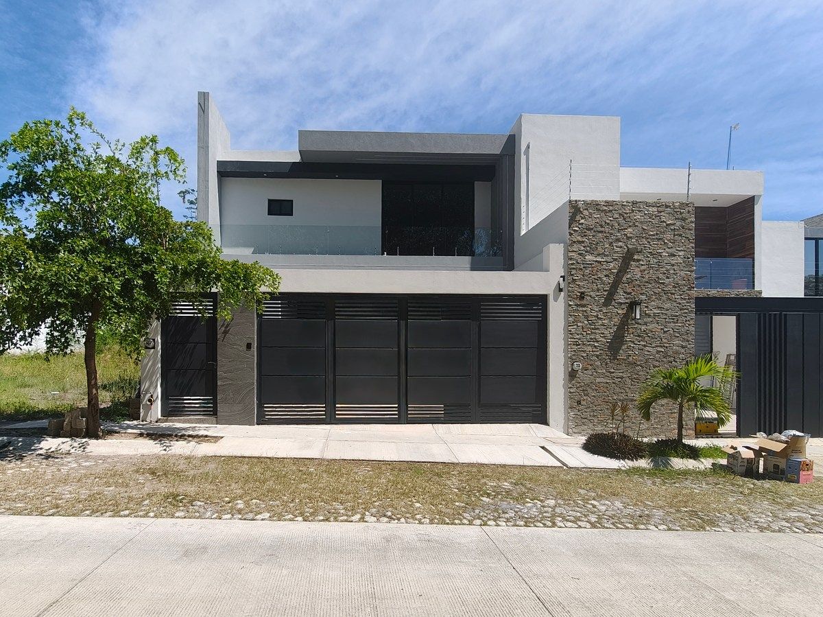 Casa en Venta con Alberca Colima,romanza