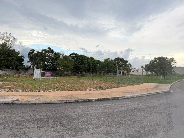 Terreno comercial à venda na esquina na Avenida em Paseos de Opichén, foto 1 de 5