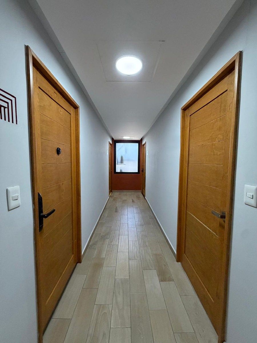 Pasillo de acceso al departamento., foto 5 de 19