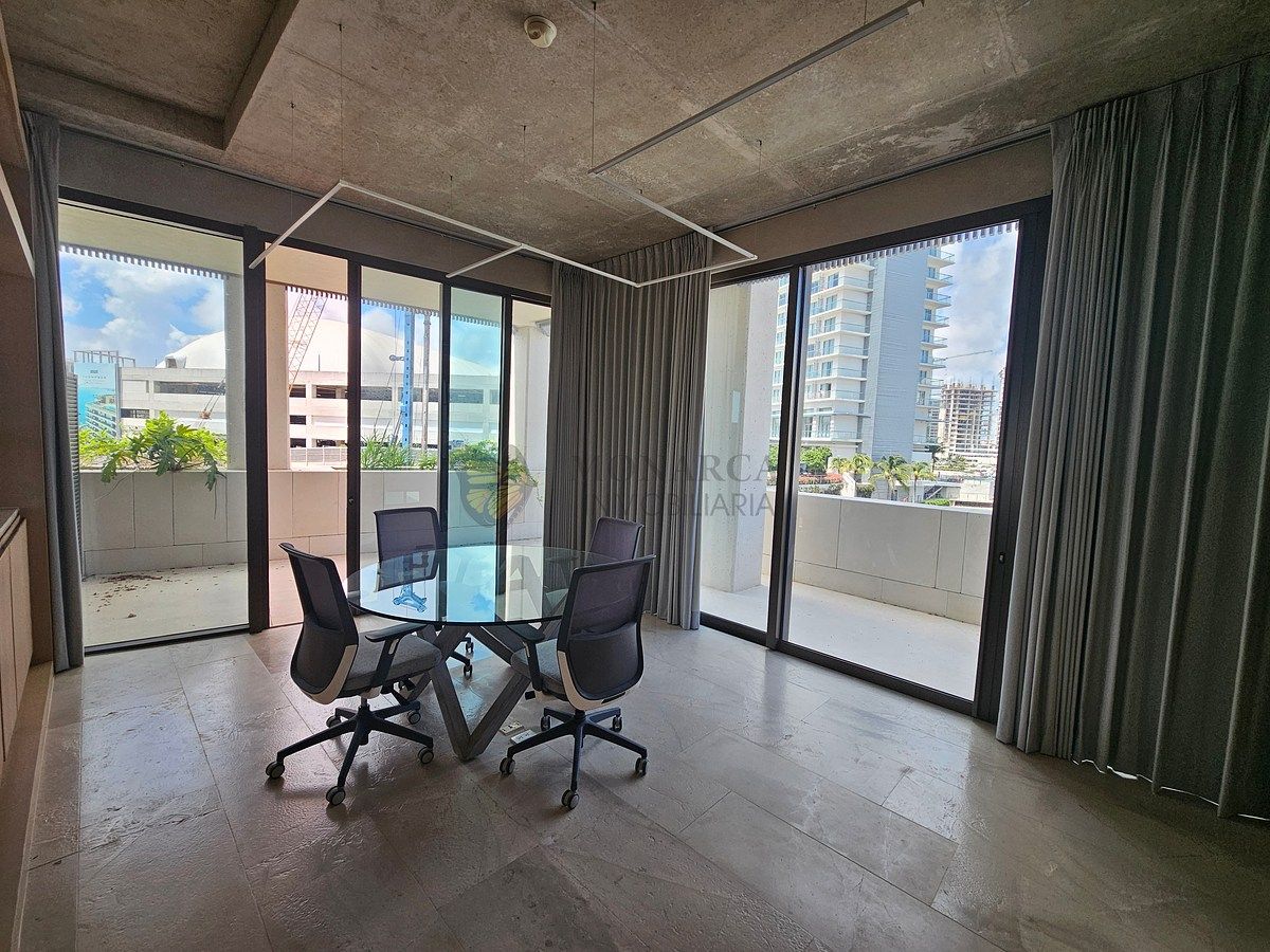 Espectacular oficina con 8 privados en Port Marina Puerto Cancun, foto 1 de 29