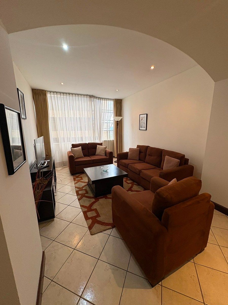 Apartamento en Zona 10, Guatemala, foto 2 de 14