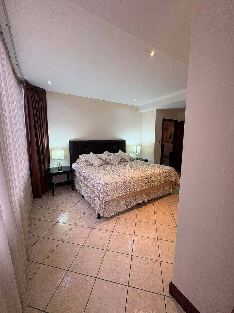 Apartamento en Zona 10, Guatemala, foto 4 de 14
