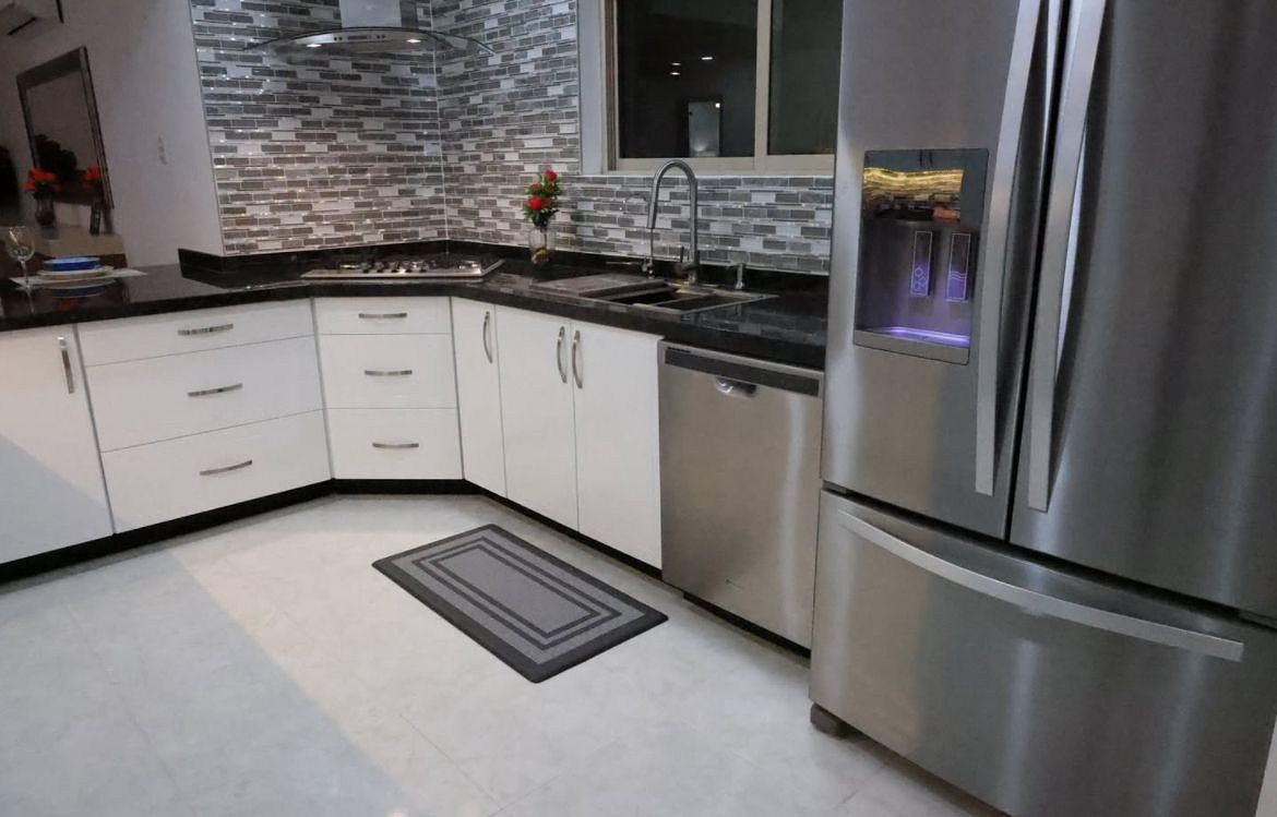 LINDA CASA À VENDA COM 4 QUARTOS, CASINHA NOS FUNDOS, foto 1 de 19