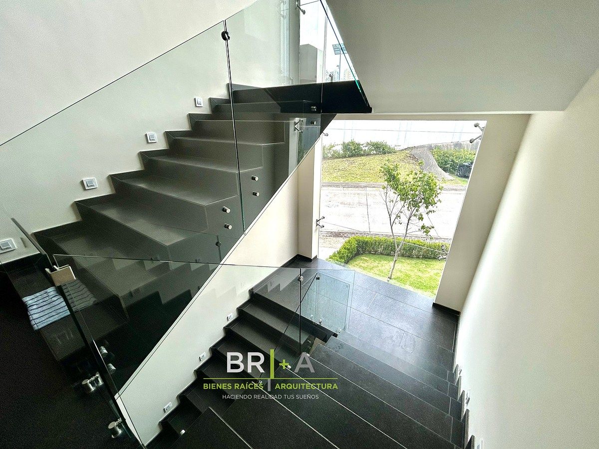 Escalera, foto 7 de 27