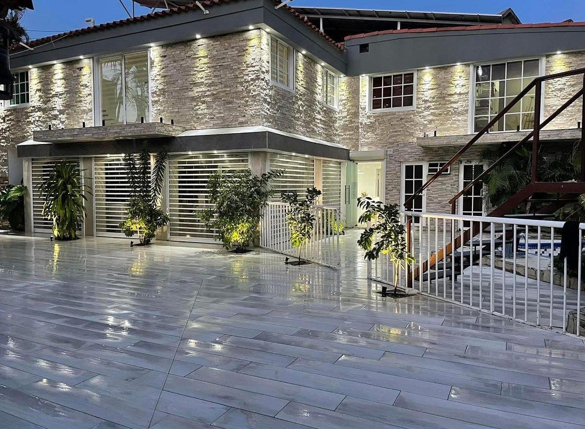 Casa 2 Niveles con Piscina en Los Ríos, foto 1 de 17