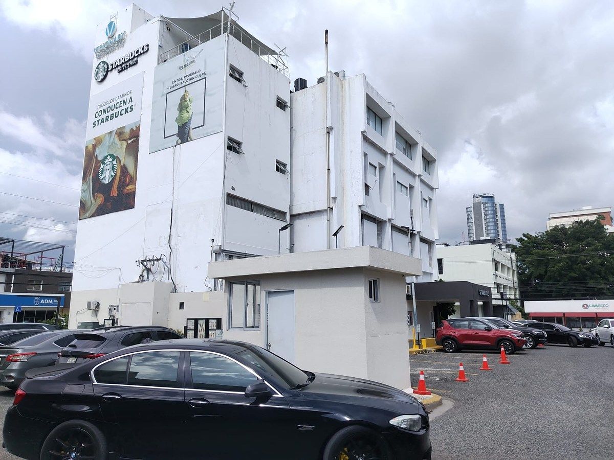 Oficina Corporativa de 400 m² | Edificio Lillian | Lope de Vega | Santo Domingo, foto 1 de 11