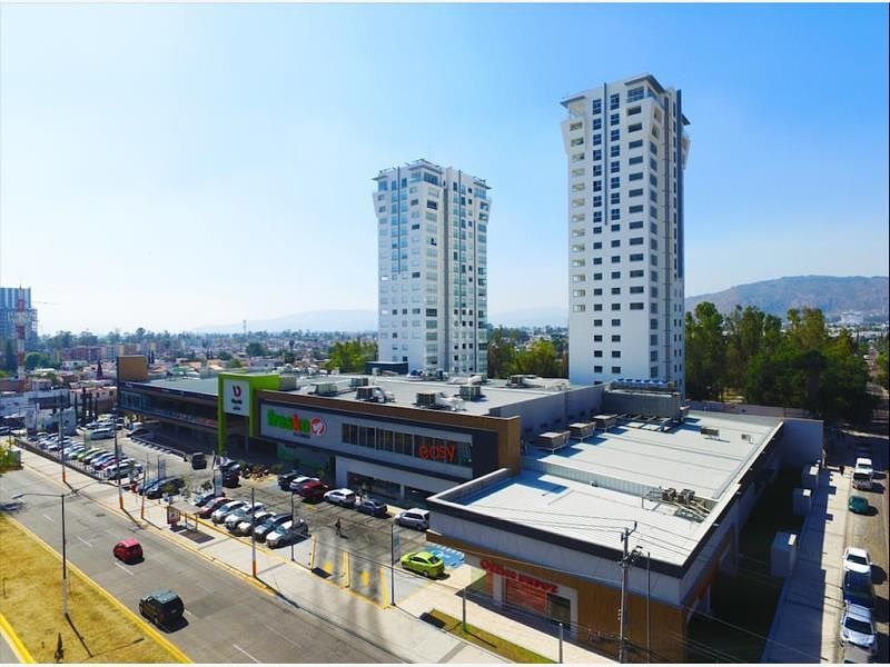 LIVE Near the Metropolitan Park, photo 1 of 24