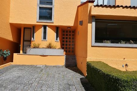 AMPLIA Y BIEN UBICAD CASA  EN CASTORENA
