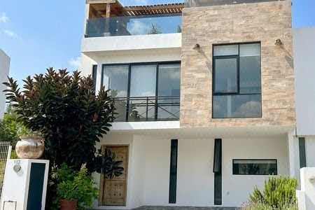 CASA À VENDA NO CONDOMÍNIO EM ZIBATA