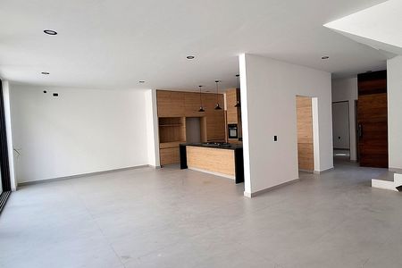 RESIDÊNCIA 4ª QUARTO NO TÉRREO COM VESTIDOR | EM LOMAS DE JURIQUILLA