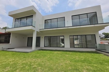 VENTA CASA NUEVA CON JARDÍN, BALCONES, TERRAZAS,