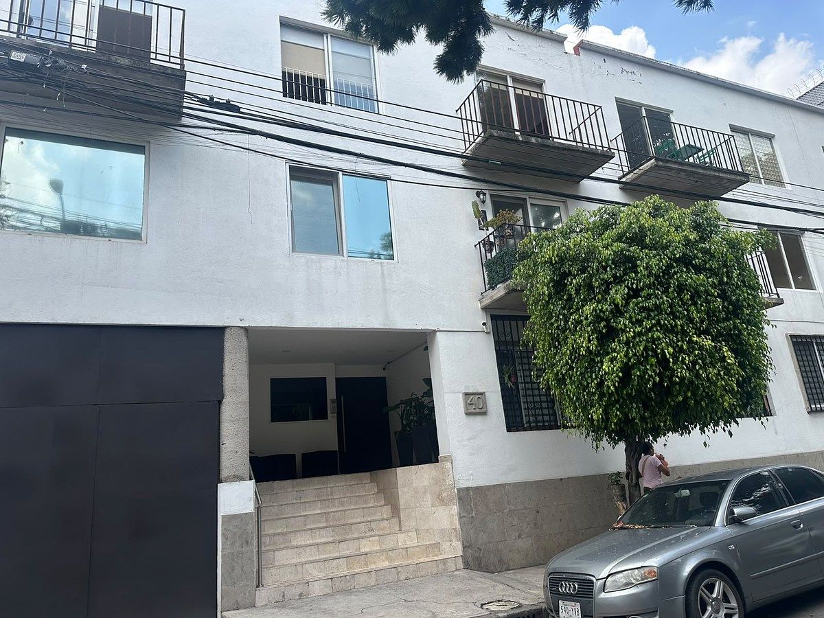 Apartamento de 2 quartos com vista exterior e varanda, foto 1 de 16