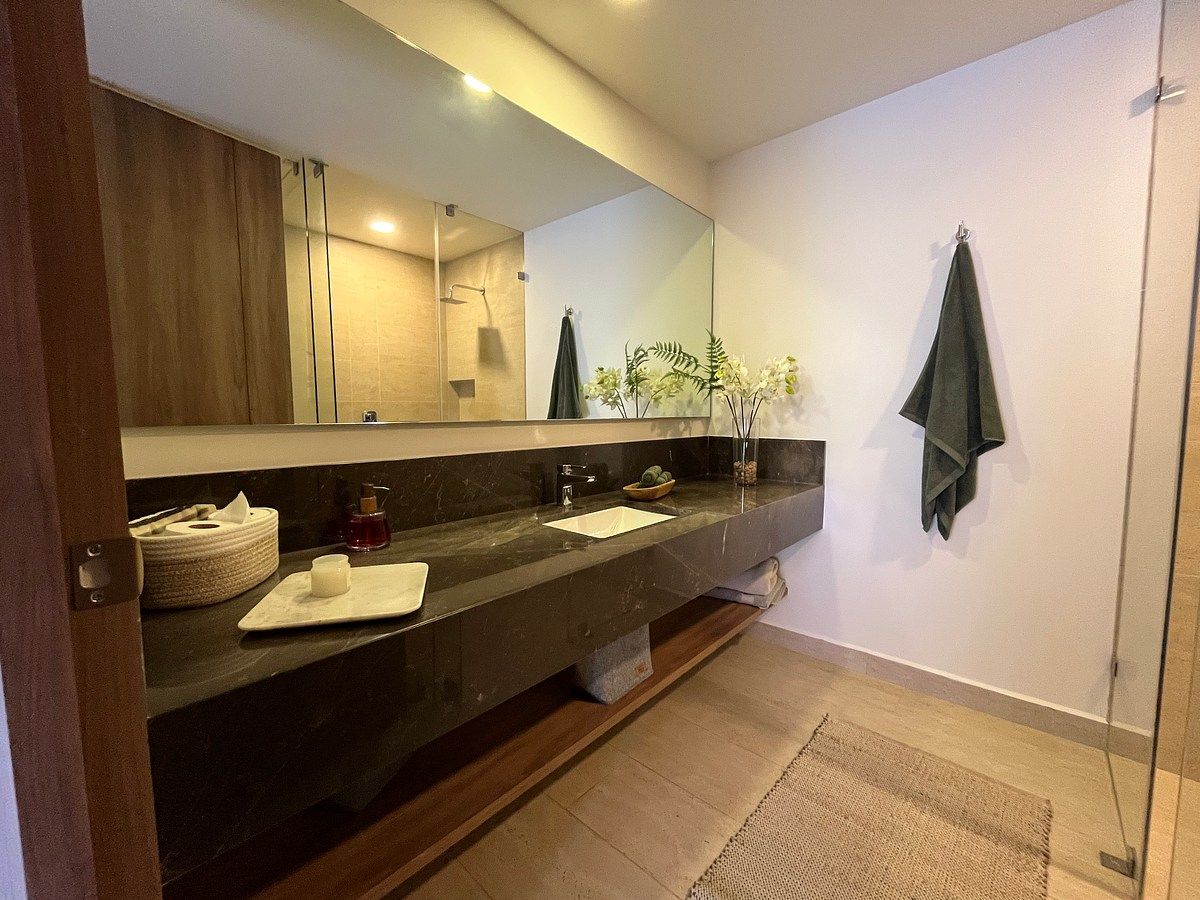 Habitación principal con vestidor y baño completo, photo 8 of 13