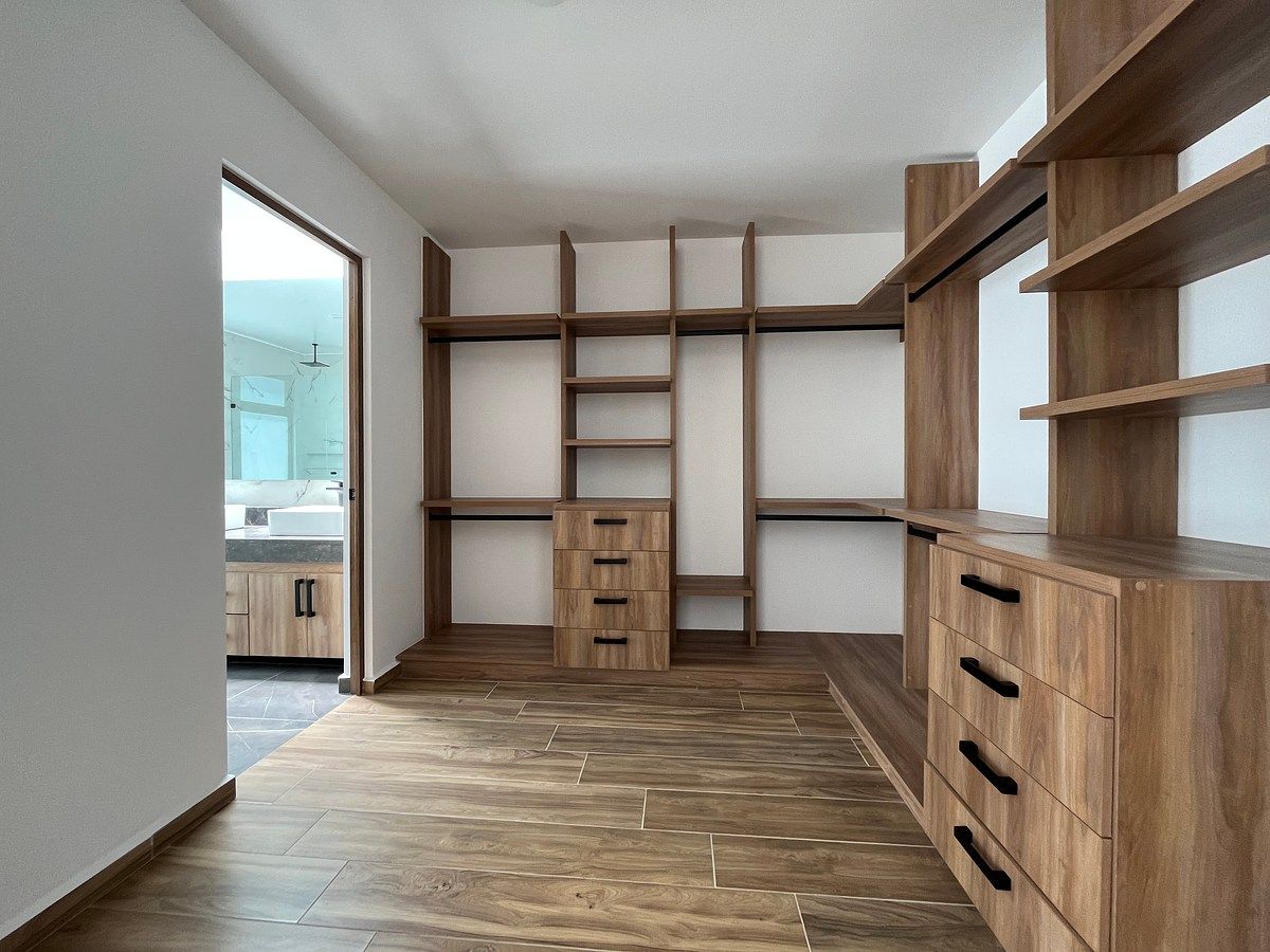 Habitación principal con vestidor y baño completo, foto 5 de 21