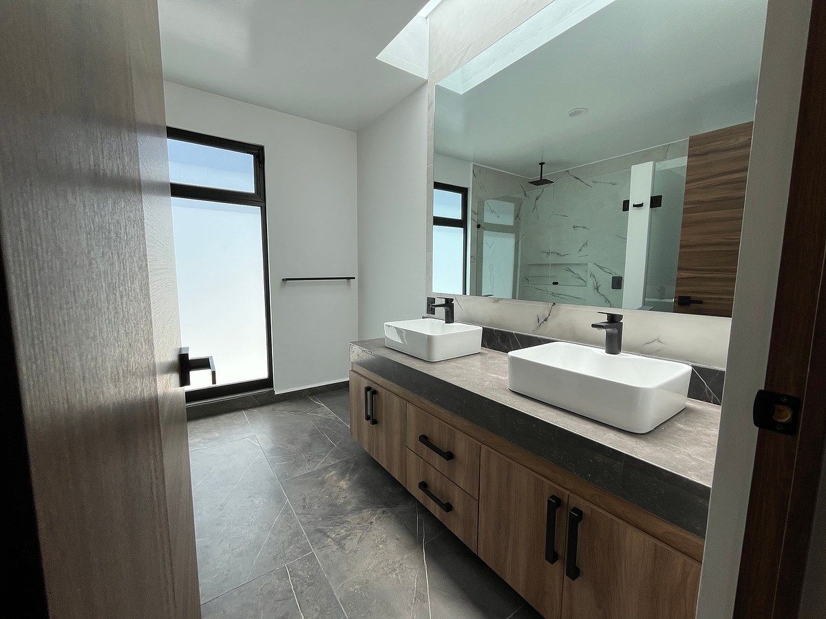 Habitación principal con vestidor y baño completo, foto 6 de 21