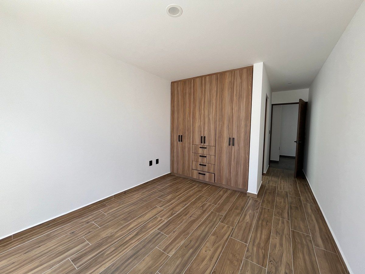 Habitación con clóset y baño completo, foto 10 de 21