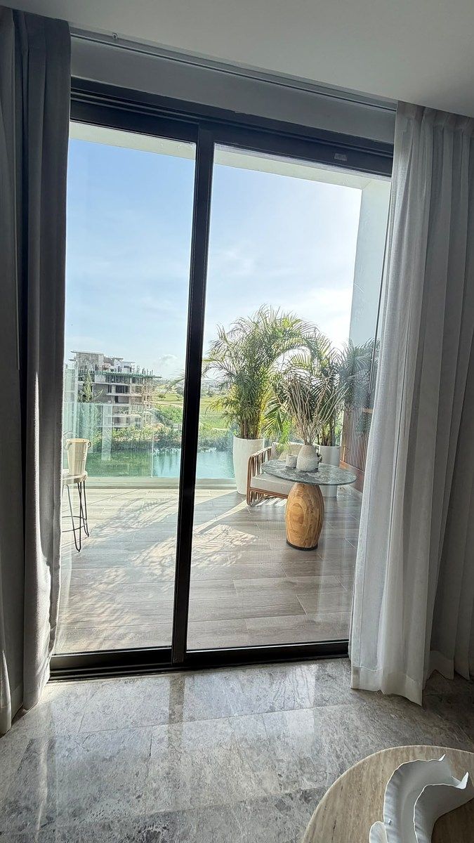2 bedroom apartment in Il Lago, photo 1 of 11