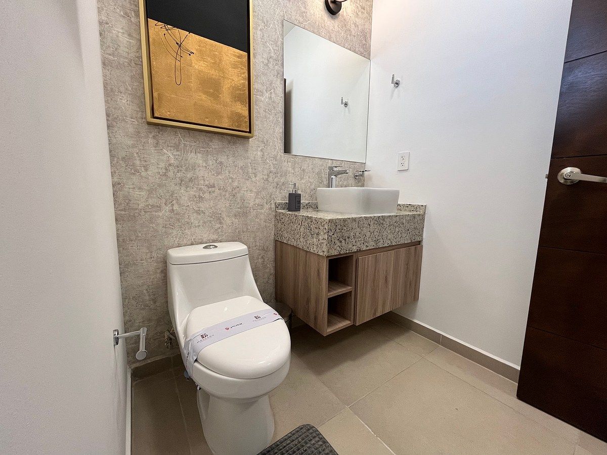 Medio baño en planta baja, foto 5 de 26