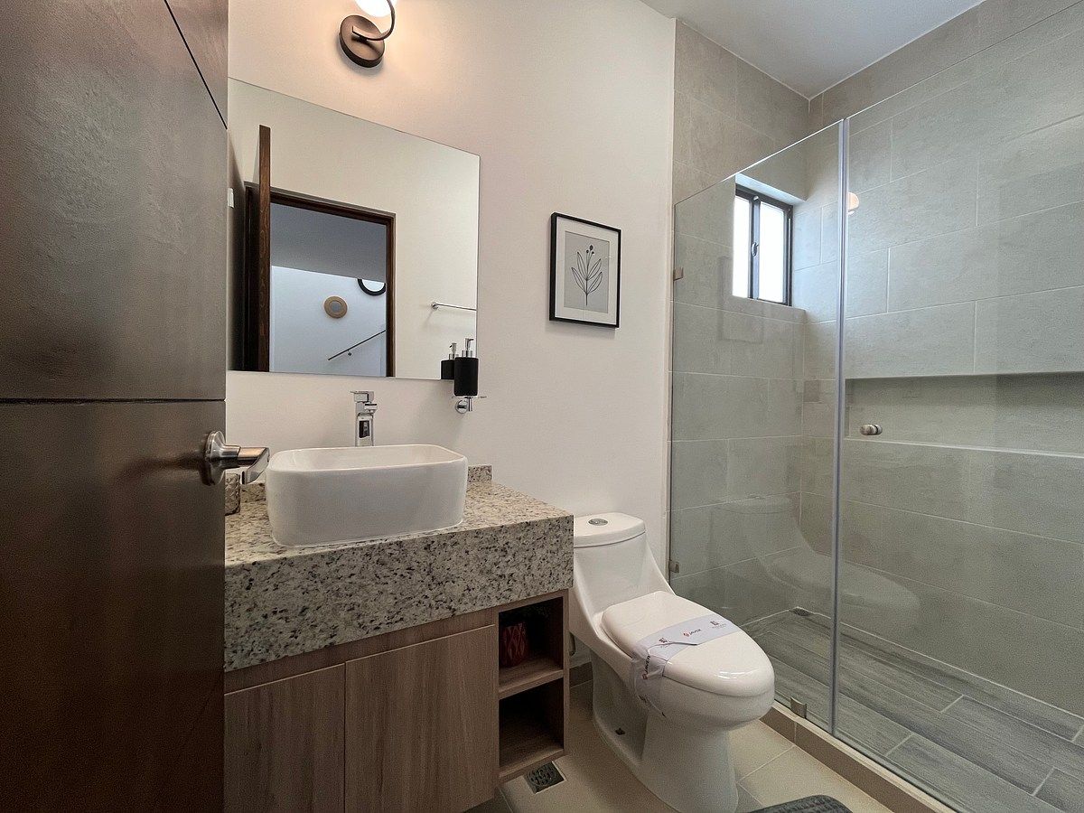 Baño completo en pasillo planta alta, foto 13 de 26